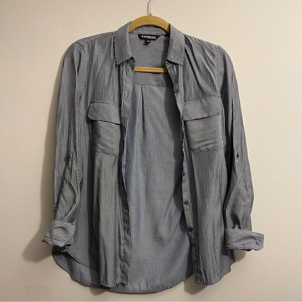 Woman’s express button down blouse size xs